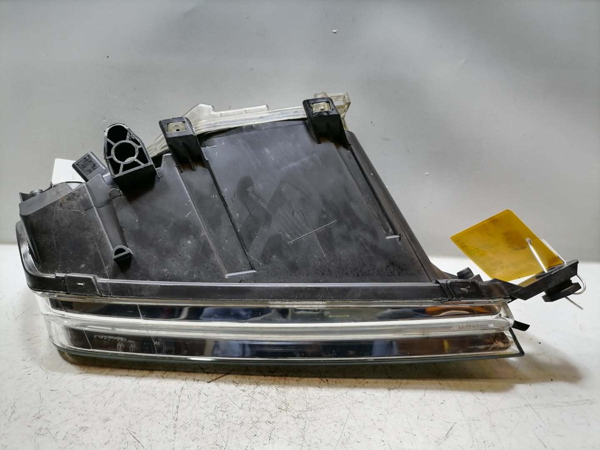 Skoda Fabia 1 original Scheinwerfer vorn links Halogen mit Chrom Hintergrund Bj.2001
